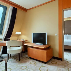 Отель Hilton Prague Old Town 5* Представительский люкс с различными типами кроватей фото 3
