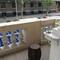 Гостиница VIP Deribasovskaya Apartment Украина, Одесса - отзывы, цены и фото номеров - забронировать гостиницу VIP Deribasovskaya Apartment онлайн балкон