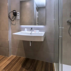 Отель Hostal Operaramblas Барселона ванная фото 2