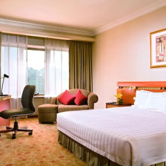 Отель Swissotel Beijing Hong Kong Macau Center Представительский люкс с различными типами кроватей