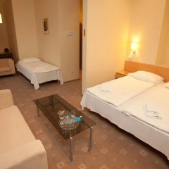 Toss Hotel 3* Стандартный семейный номер с двуспальной кроватью фото 3