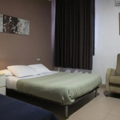 Отель Hostal LK Стандартный номер с различными типами кроватей фото 8