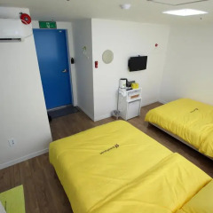 Отель 24 Guesthouse Namsan 2* Стандартный семейный номер с двуспальной кроватью фото 2
