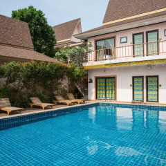 Отель Ploy Khumthong Boutique Resort Бангкок бассейн фото 3