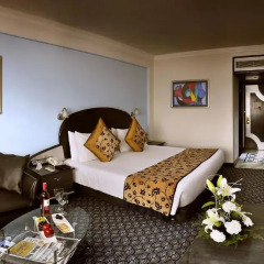Отель The Suryaa New Delhi 5* Номер Делюкс с различными типами кроватей фото 3