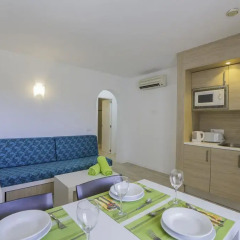 Отель Aparthotel Holiday Center 3* Апартаменты с различными типами кроватей фото 4