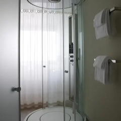 Отель citizenM Schiphol Airport 4* Стандартный номер с двуспальной кроватью фото 5