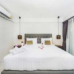 Отель Thai Kamala Beach Front Улучшенный номер двуспальная кровать фото 29
