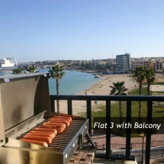 Апартаменты Pretty Bay Apartments балкон