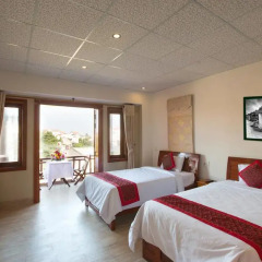 Отель Hoang Thu Homestay 2* Улучшенный номер с 2 отдельными кроватями фото 2
