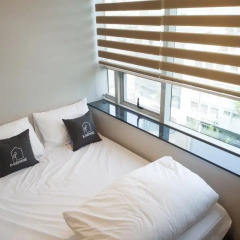 Отель K-Guesthouse Dongdaemun Premium 2* Стандартный номер с двуспальной кроватью фото 11