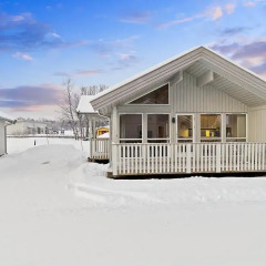 Отель Tromsø Camping Улучшенный коттедж с различными типами кроватей фото 10