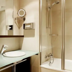 Отель NH Brussels Louise 4* Стандартный номер с разными типами кроватей фото 4