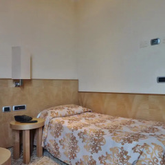 Hotel Tiffany Milano Треццано-суль-Навиглио сейф в номере фото 4