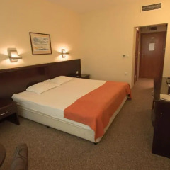 Hotel Divesta сейф в номере