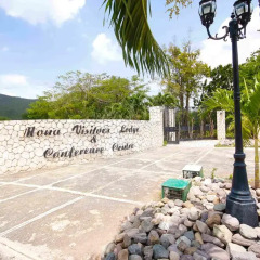 Отель UWI Mona Visitors' Lodge & Conference Centre парковка