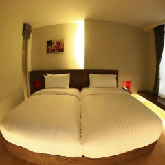 Silom One Hotel 3* Улучшенный номер фото 3