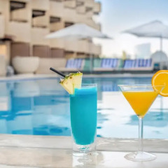Radisson Blu Hotel, Dubai Deira Creek бассейн фото 3