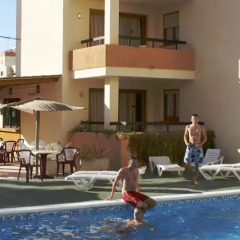 Отель Apartamentos Arlanza бассейн