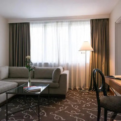 Отель Crowne Plaza Paris - Neuilly 4* Стандартный номер с различными типами кроватей