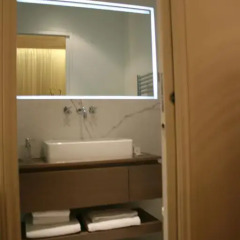 Отель Cirque Deluxe Studio Apartment Франция, Париж - отзывы, цены и фото номеров - забронировать отель Cirque Deluxe Studio Apartment онлайн ванная