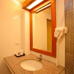 Orchid Garden Hotel 3* Улучшенный номер с двуспальной кроватью фото 11