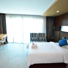 Отель Golden Dragon Beach Pattaya 3* Улучшенный номер с различными типами кроватей фото 3