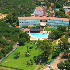 Adelais Bay Hotel бассейн