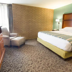 Отель Drury Inn & Suites Atlanta Morrow 3* Улучшенный номер с различными типами кроватей