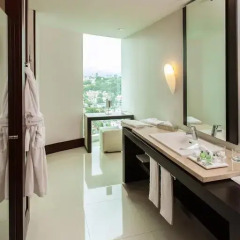 Отель NH Collection Guadalajara Providencia 4* Улучшенный номер с различными типами кроватей фото 5