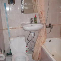 Гостиница na Dome Oborone в Тюмени отзывы, цены и фото номеров - забронировать гостиницу na Dome Oborone онлайн Тюмень ванная