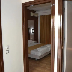 Апартаменты Maria Apartments Парадиси комната для гостей фото 2