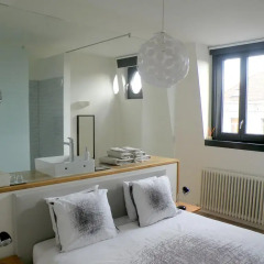 Отель Living in Brûsel, Urban B&B 4* Стандартный номер с разными типами кроватей