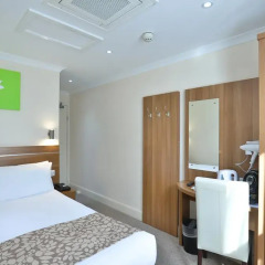 Отель Bayswater Inn сейф в номере