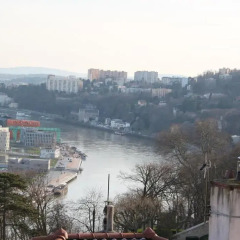 Отель Studio Saint Paul / Saint Vincent Франция, Лион - отзывы, цены и фото номеров - забронировать отель Studio Saint Paul / Saint Vincent онлайн балкон
