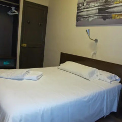 Отель Hostal Paris Стандартный номер фото 6