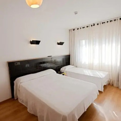 Отель Hostal Athenas 3* Стандартный номер фото 7