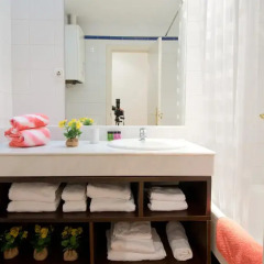Отель Apartamentos Plaza Santa Ana Мадрид ванная