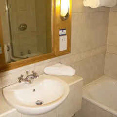 Отель Hallmark Inn Manchester South 3* Представительский номер с различными типами кроватей фото 16