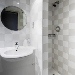 Отель Holiday Inn Пейсли ванная фото 4