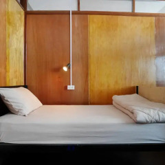 At Pier Hostel Lanta Кровать в общем номере с двухъярусной кроватью