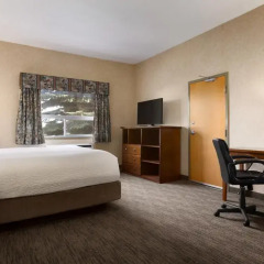 Отель Days Inn & Suites by Wyndham Brooks 2* Стандартный номер с различными типами кроватей фото 3