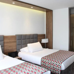 Porton Medellin Hotel 4* Номер категории Эконом с двуспальной кроватью