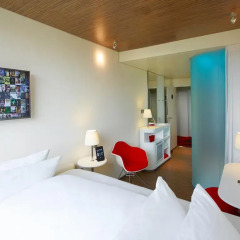 Отель citizenM Tower of London 4* Стандартный номер с двуспальной кроватью
