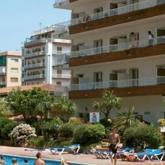 Отель RVHotels Apartamentos Lotus Испания, Бланес - отзывы, цены и фото номеров - забронировать отель RVHotels Apartamentos Lotus онлайн бассейн