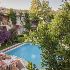 Moonshine Hotel & Suites фото 2