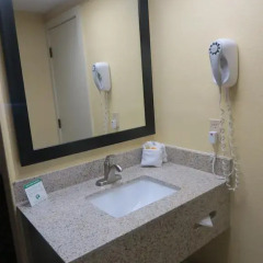 Отель Days Inn by Wyndham Gatlinburg On The River 2* Стандартный номер с различными типами кроватей фото 6