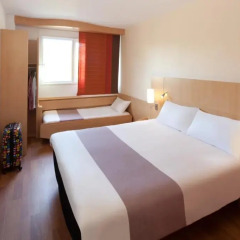 Отель ibis Barcelona Aeropuerto Viladecans 3* Стандартный семейный номер с двуспальной кроватью фото 5