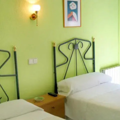 Отель Hostal Residencia Fernandez Испания, Мадрид - отзывы, цены и фото номеров - забронировать отель Hostal Residencia Fernandez онлайн комната для гостей
