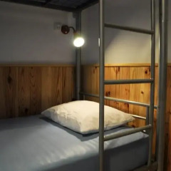 Отель Triana Backpackers 2* Кровать в женском общем номере с двухъярусной кроватью фото 3